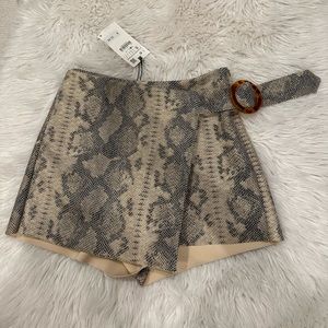 NEW Zara Womans Faux Leather Snakeskin Skort Shorts Skirt Small